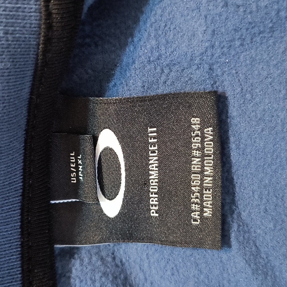 Oakley Performance Vest - image 3